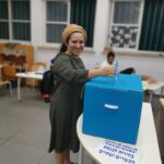 אנג'לה לדייב